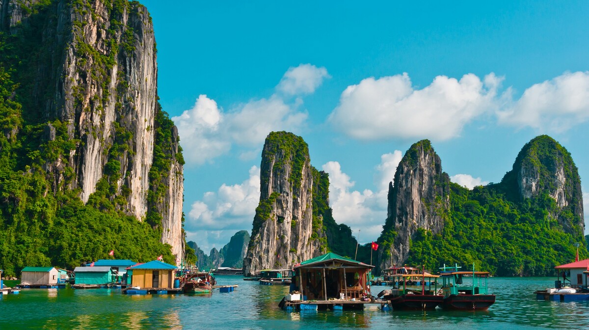 Vijetnam i krstarenje zaljevom Halong Bay